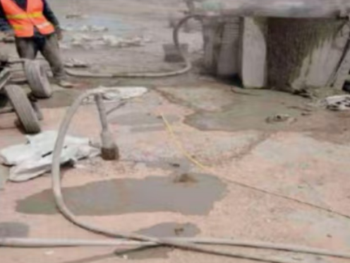 巴东水泥混凝土路面板底注浆技术 路面脱空注浆整治方案