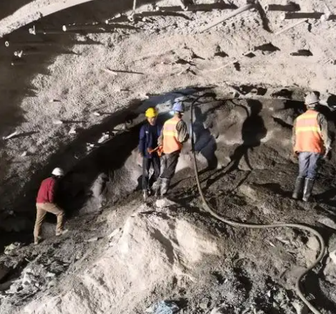 巴东隧道拱顶带模注浆料，微膨胀注浆料的特点及施工工艺